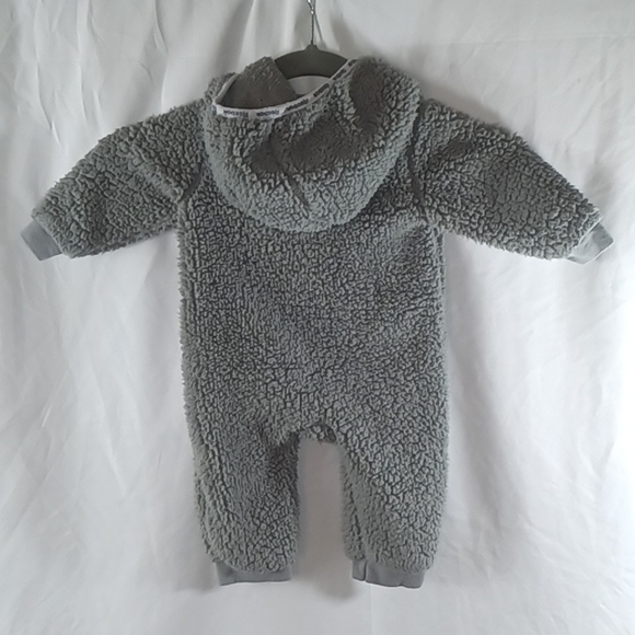 Boys  Reebok outerwear size 3-6 months - Picture 2 of 2